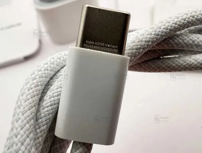 Оригинален кабел за зареждане USB-C към USB-C — примерна снимка на вида част