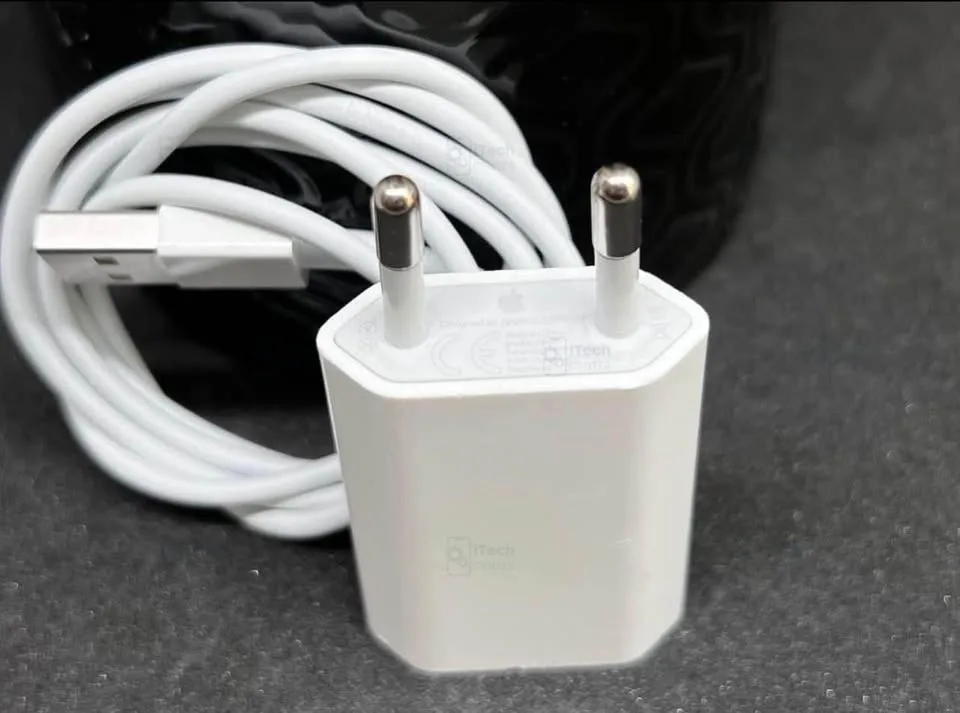 Оригинално зарядно 5W USB-A (адаптер) — примерна снимка на вида част
