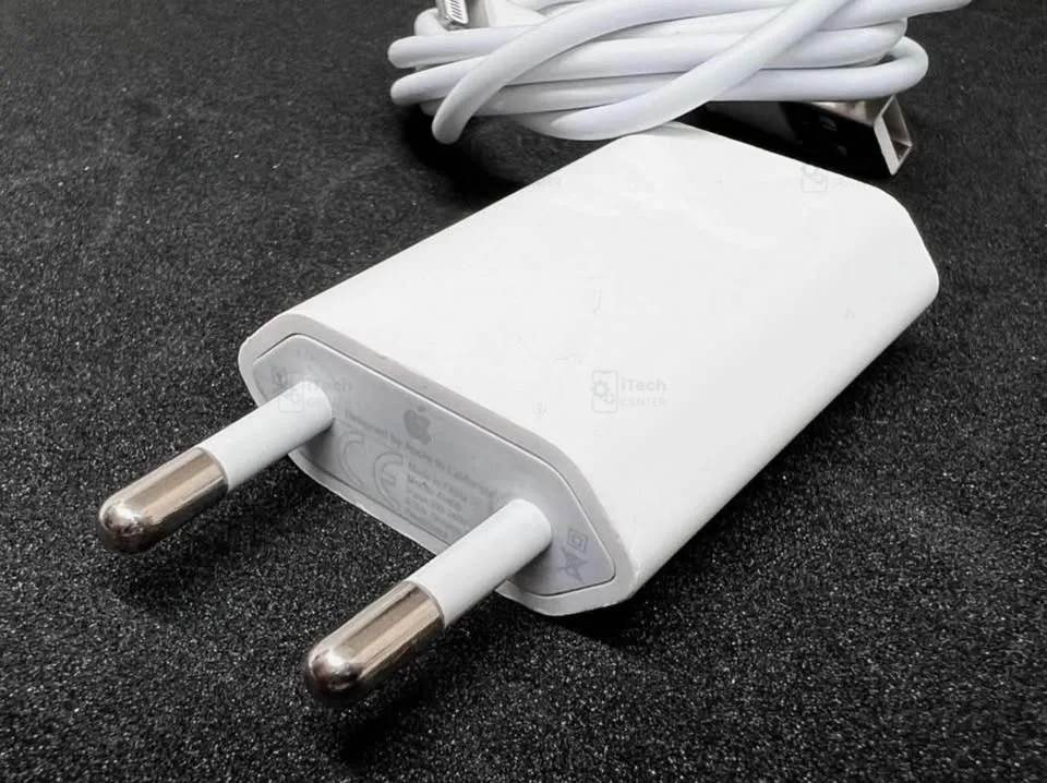 Оригинално зарядно 5W USB-A (адаптер) — примерна снимка на вида част
