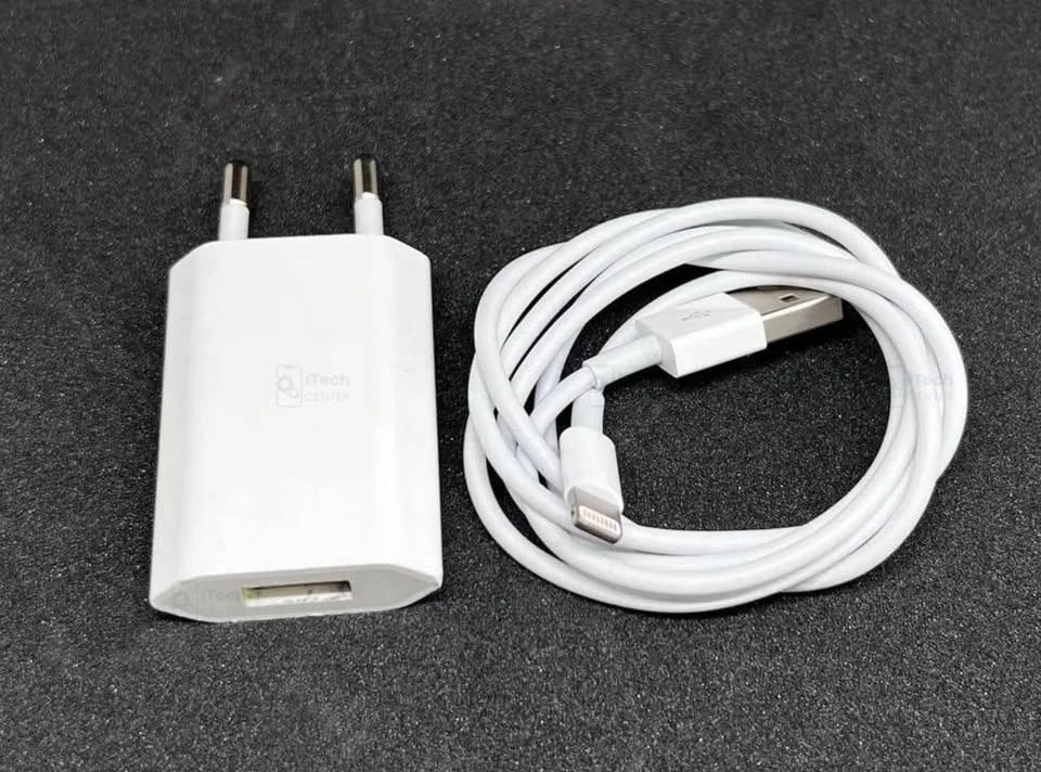 Оригинално зарядно 5W USB-A (адаптер) — примерна снимка на вида част