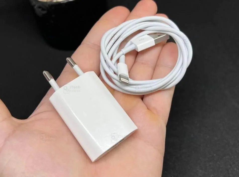 Оригинално зарядно 5W USB-A (адаптер) — примерна снимка на вида част