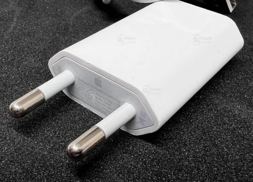 Оригинално зарядно 5W USB-A (адаптер) — примерна снимка на вида част