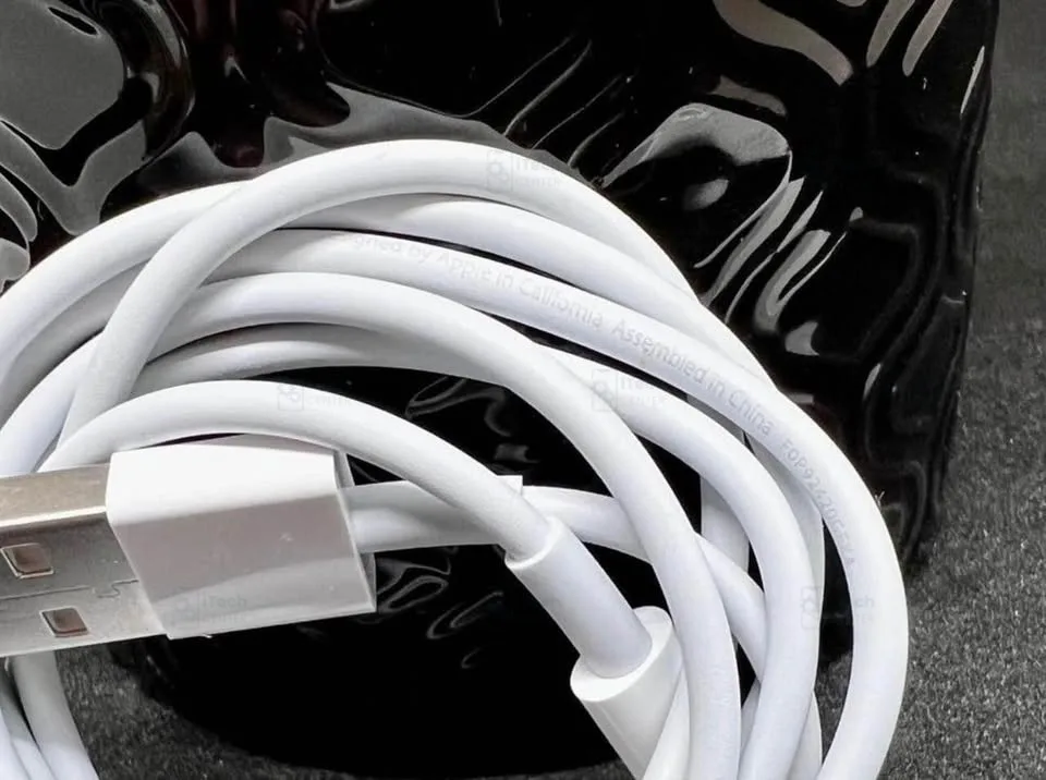 Оригинално зарядно 5W USB-A (адаптер) — примерна снимка на вида част